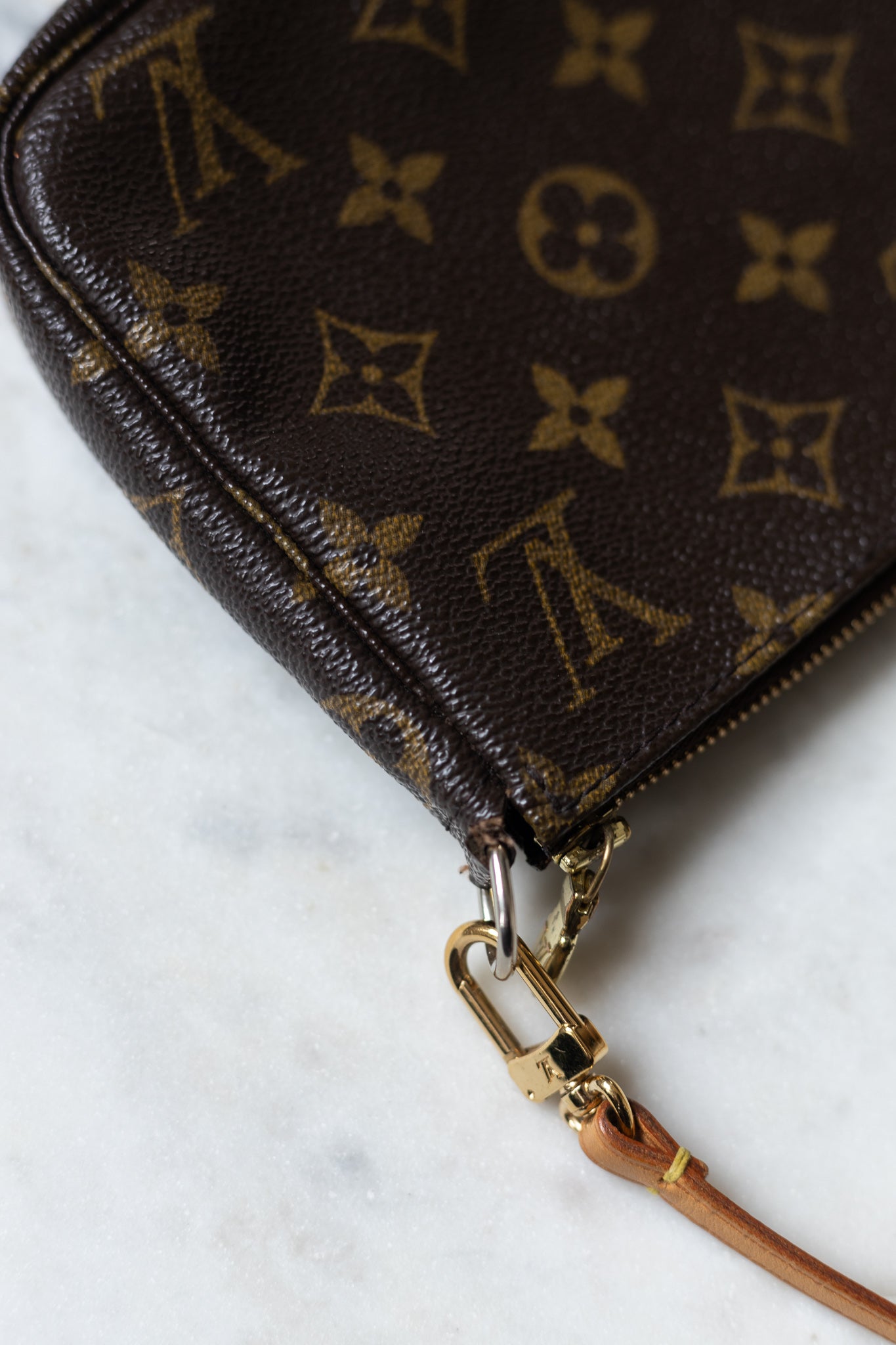 LOUIS VUITTON POCHETTE ACCESSOIRES