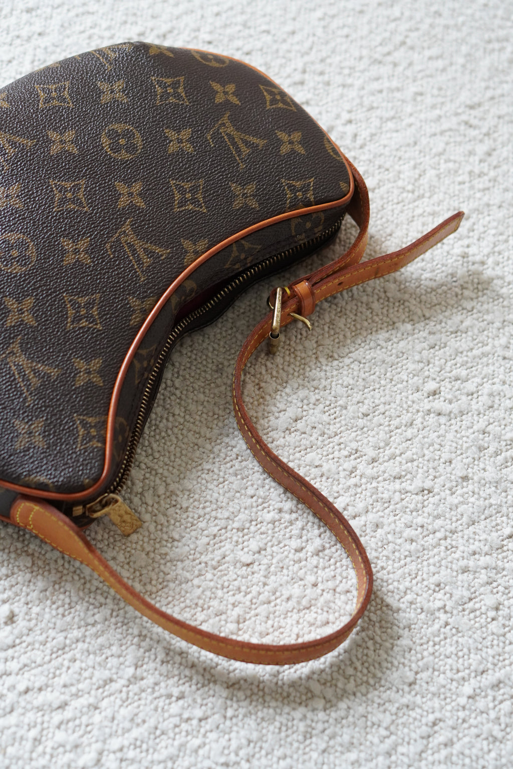 LOUIS VUITTON CROISSANT PM