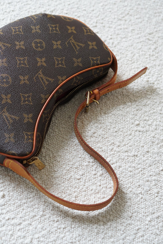 LOUIS VUITTON CROISSANT PM