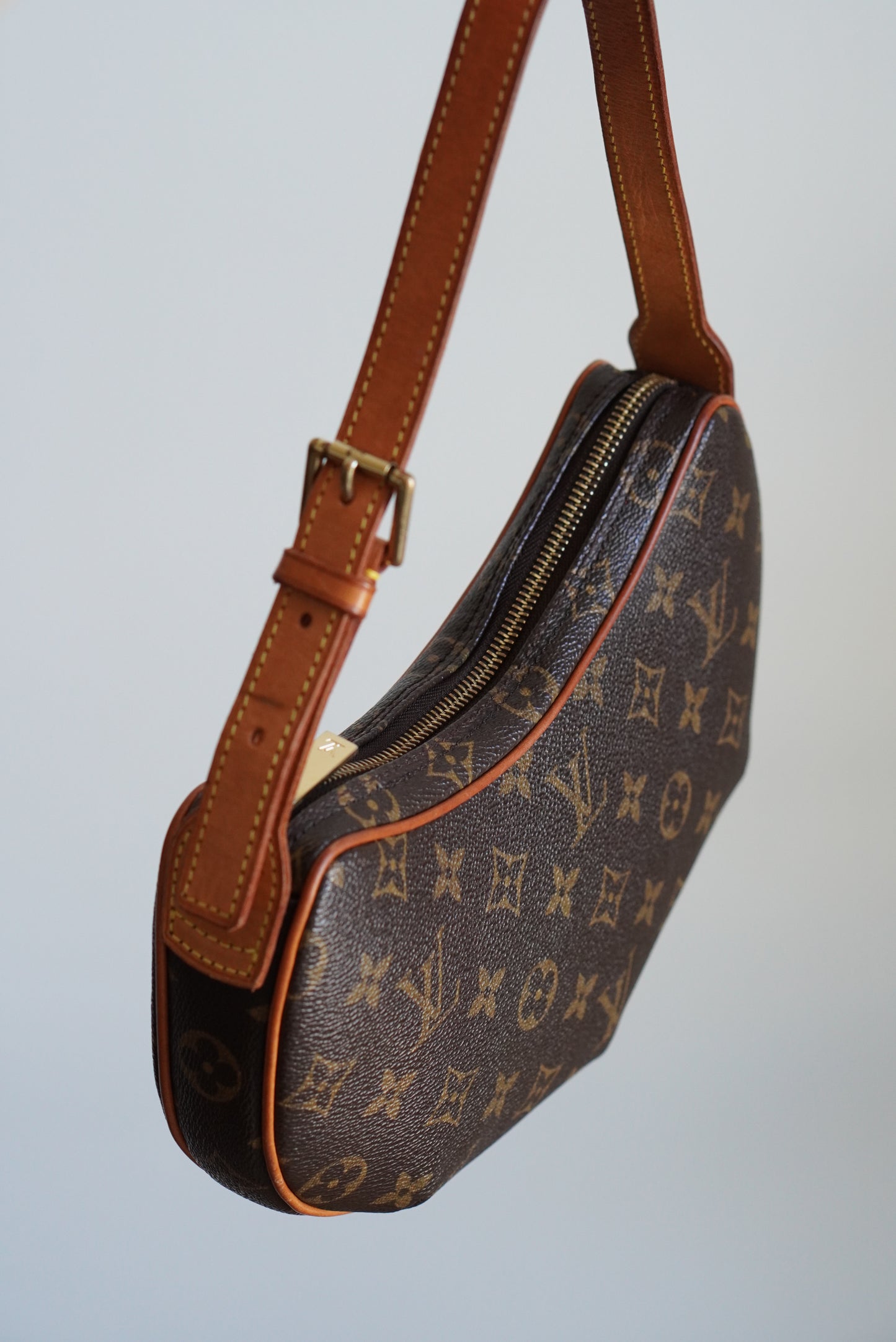 LOUIS VUITTON CROISSANT PM