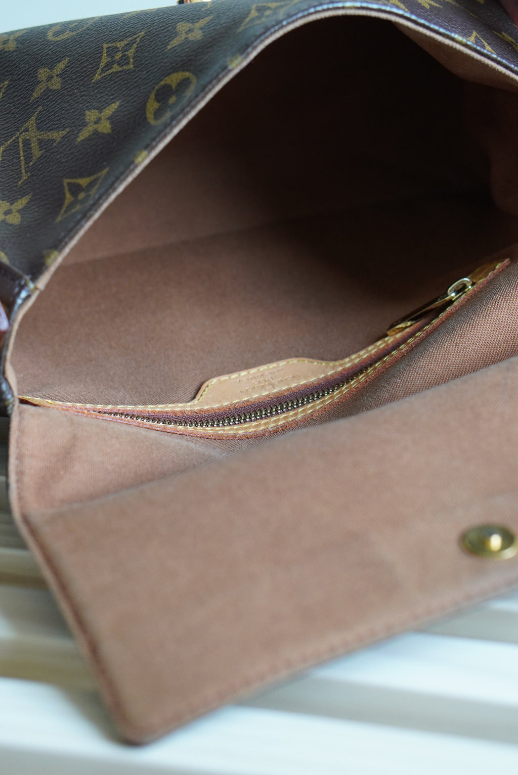 LOUIS VUITTON LOOPING PM