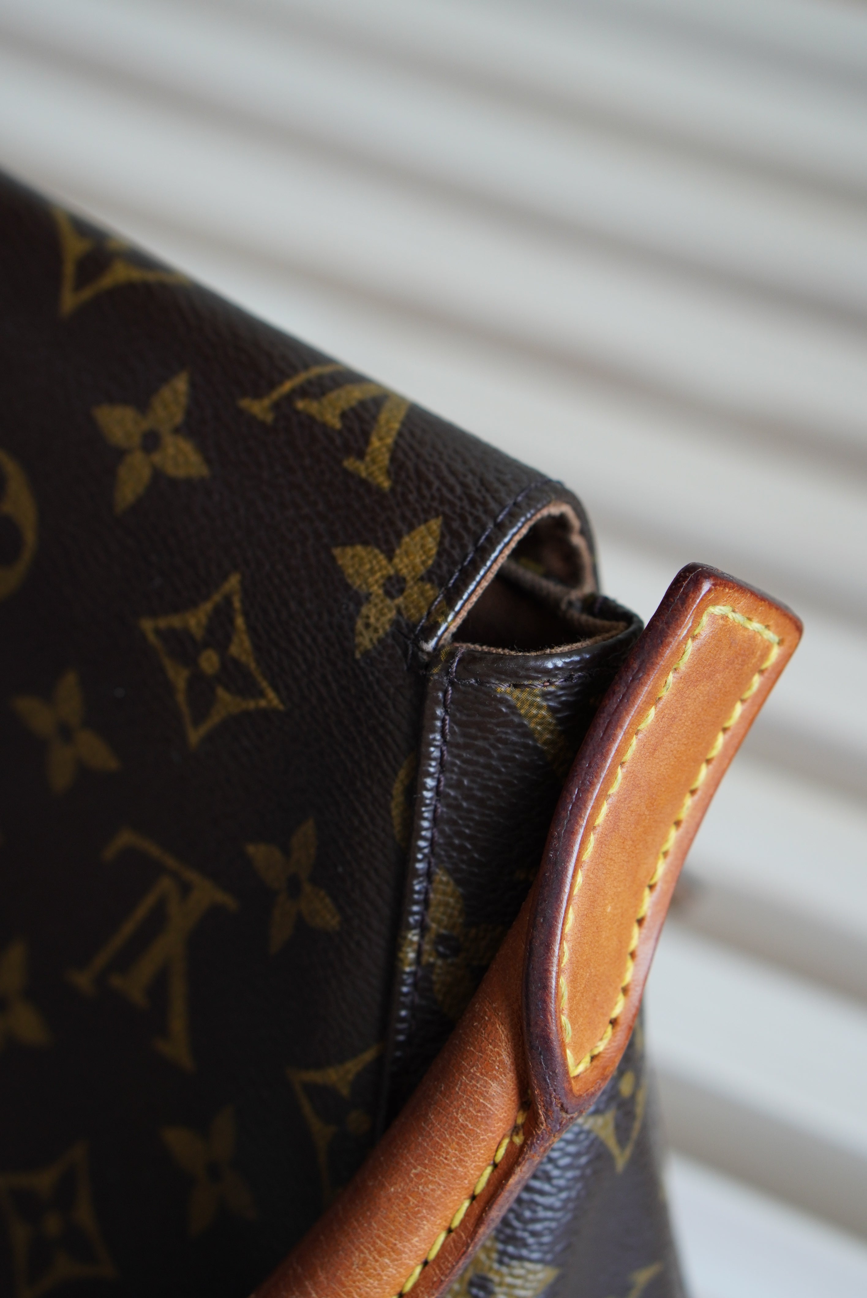 LOUIS VUITTON LOOPING PM