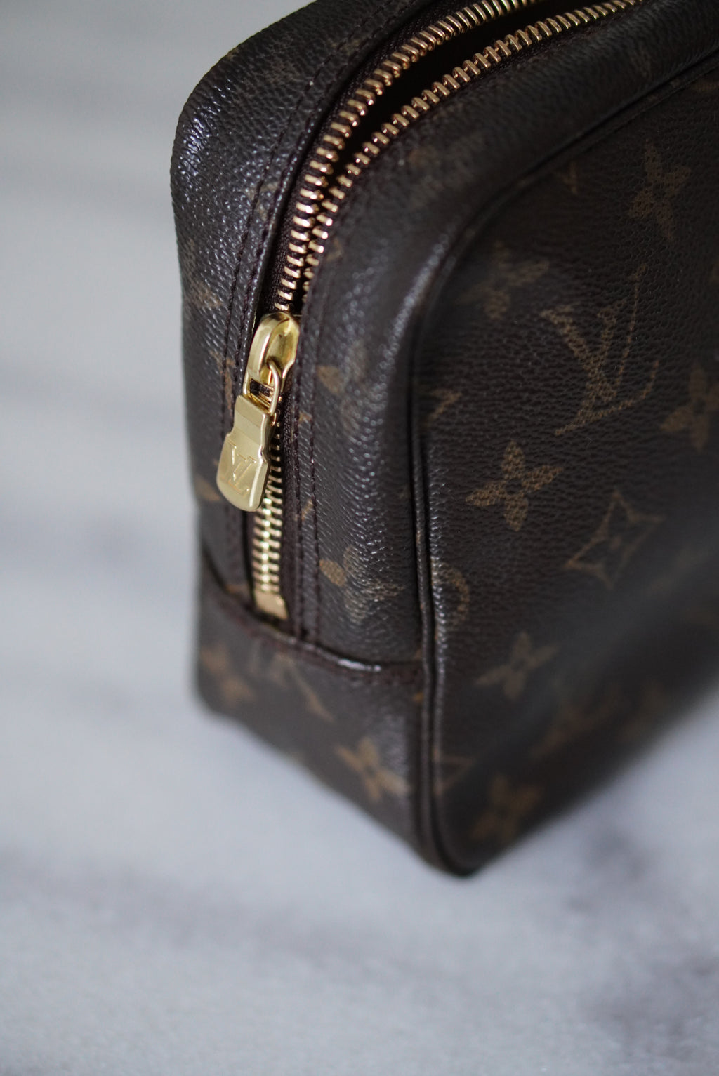 LOUIS VUITTON TROUSSE TOILETTE 23