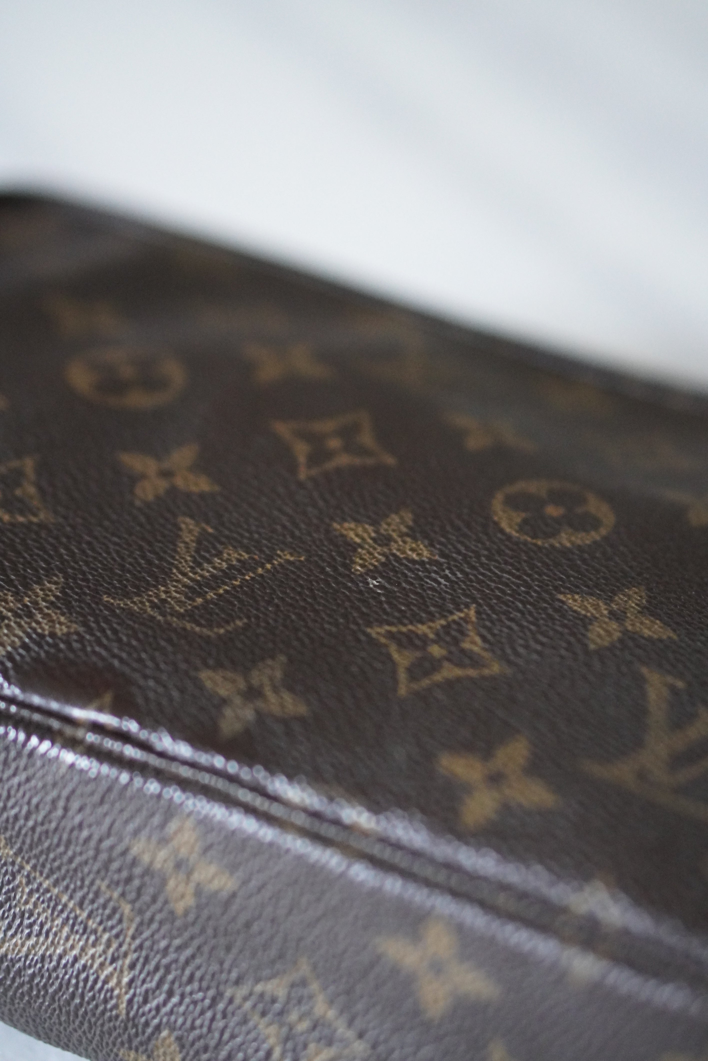 LOUIS VUITTON TROUSSE TOILETTE 23