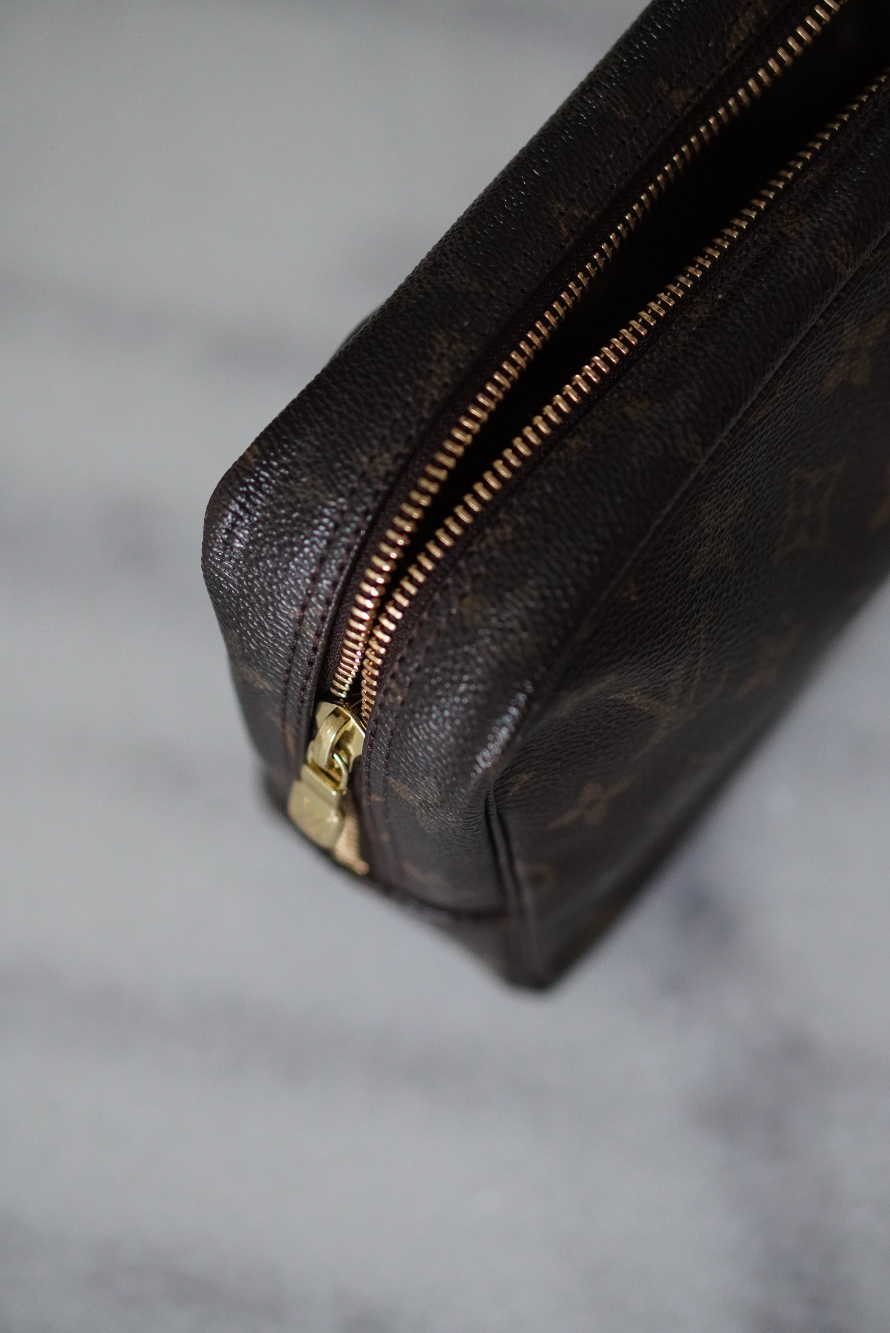 THE MENUE - LOUIS VUITTON TROUSSE TOILETTE 23