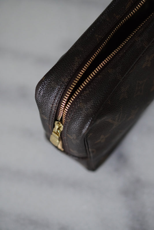 LOUIS VUITTON TROUSSE TOILETTE 23